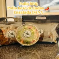 Paquete de pollo BBQ con ensalada